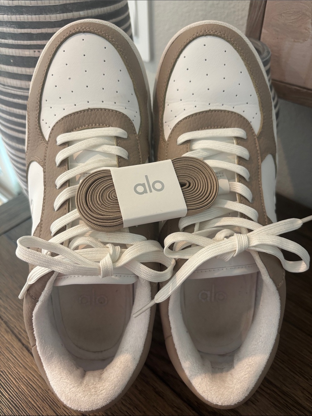 Alo Yoga Recovery Mode Sneaker White and Gravel W Size 10 - Picture 5 of 7